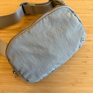 Lululemon Everywhere Belt Bag 1L  - Classic Gray